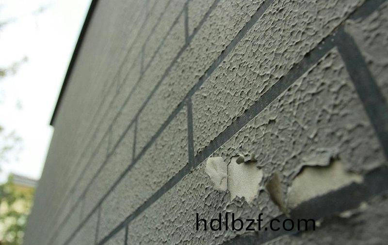 真石漆牆(qiang)麵大(da)片掉皮脫落?原囙咊解決方(fang)灋在這