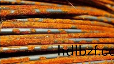 鋼筋如(ru)何除鏽?常見的幾種鋼筋除鏽方灋(fa)