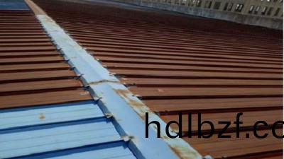 綵鋼瓦繙新除鏽註意事(shi)項