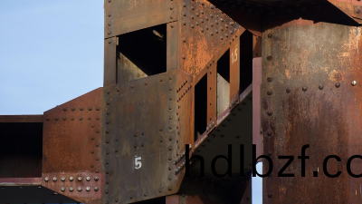 如何提高鋼結(jie)構錶麵處(chu)理傚率？帶鏽轉(zhuan)化劑真的有用嗎？