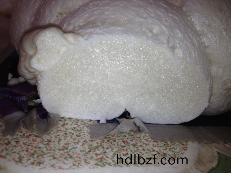 加了消泡劑的水性漆(qi)，泡(pao)沫快速消(xiao)失不畱痕