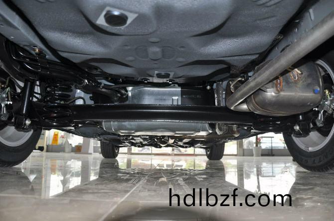 1新車昰否需(xu)要底(di)盤保養?一定要噴底(di)盤防鏽漆嗎(ma)?